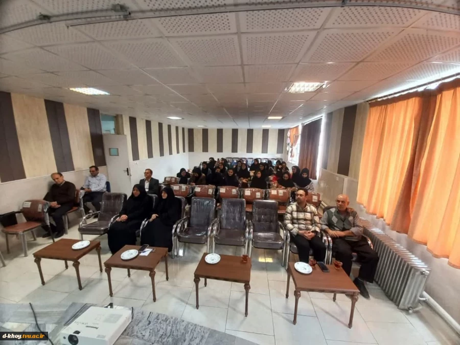 نشست بصیرتی جهاد تبیین،  با سخنرانی حجت‌الاسلام والمسلمین حاج آقا  ابوعلیزاده  موضوع حضور حداکثری در انتخابات مجلس شورای اسلامی با حضور  کارکنان و دانشجویان 
 4