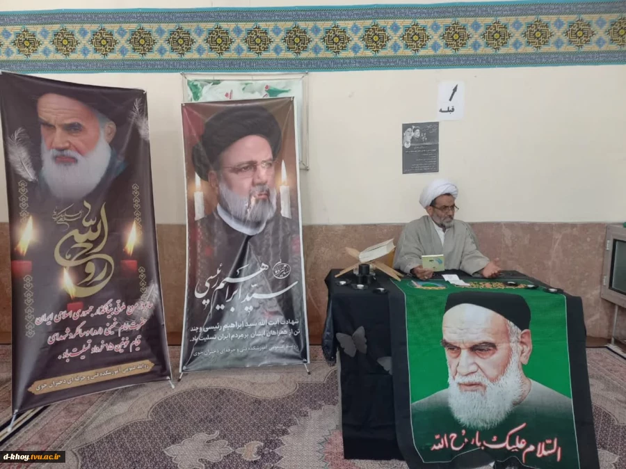 برگزاری مراسم  مداحی و سخنرانی  و  قرائت زیارت عاشور ,به مناسبت گرامیداشت شهدای خدمت در نماز خانه آموزشکده فنی و حرفه ای دختران خوی
 5